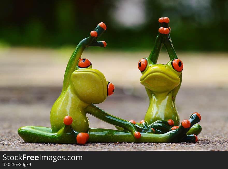 Green Ceramic 2 Frog Figurine Doing Exercise