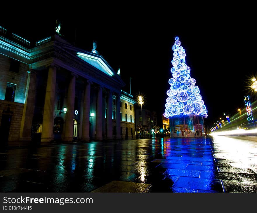 The dublin christmas lights outside the GPO