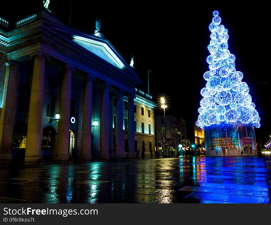 The dublin christmas lights outside the GPO