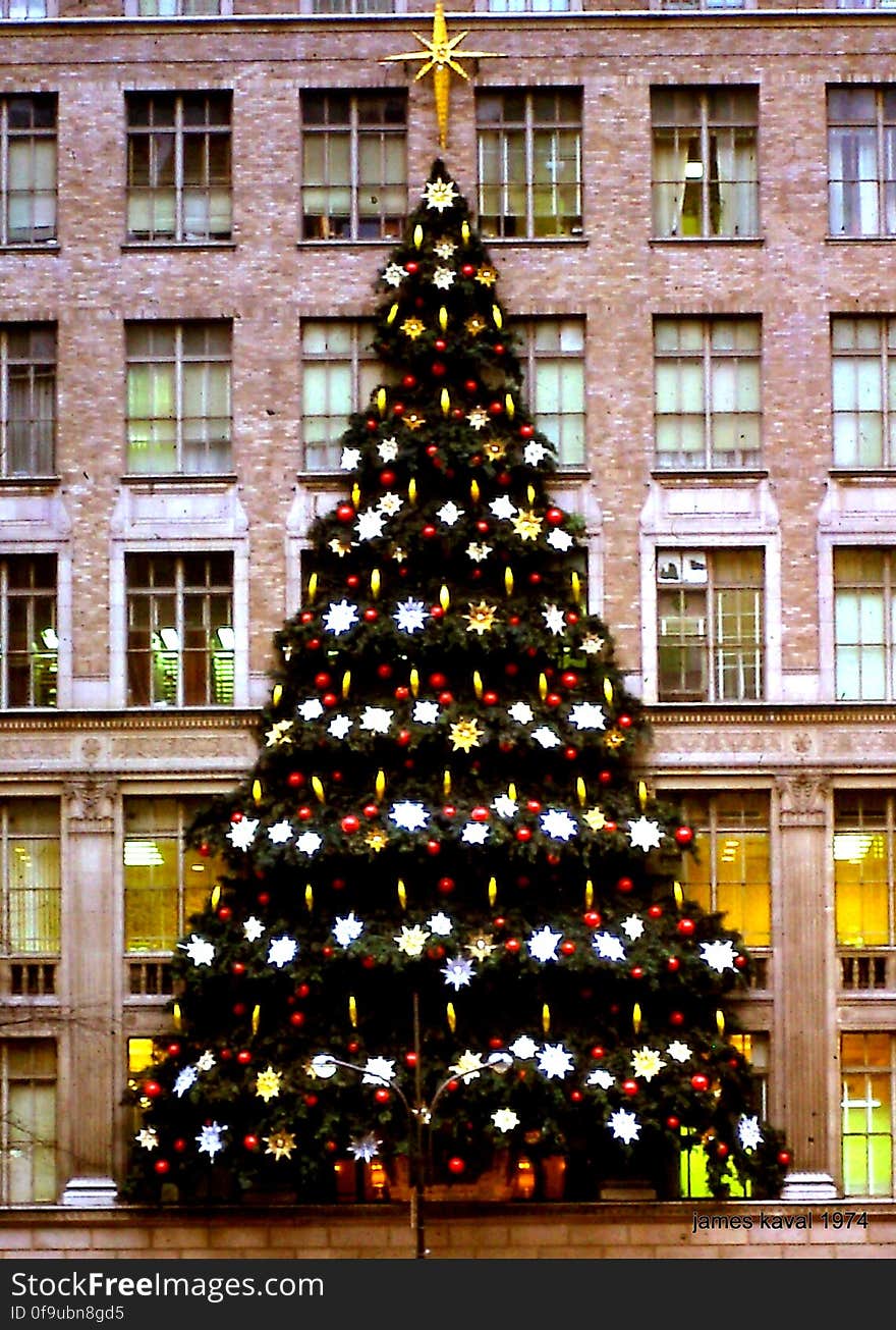 Rockefeller Center, Manhattan, New York City, November 1974, James Kaval. Rockefeller Center, Manhattan, New York City, November 1974, James Kaval