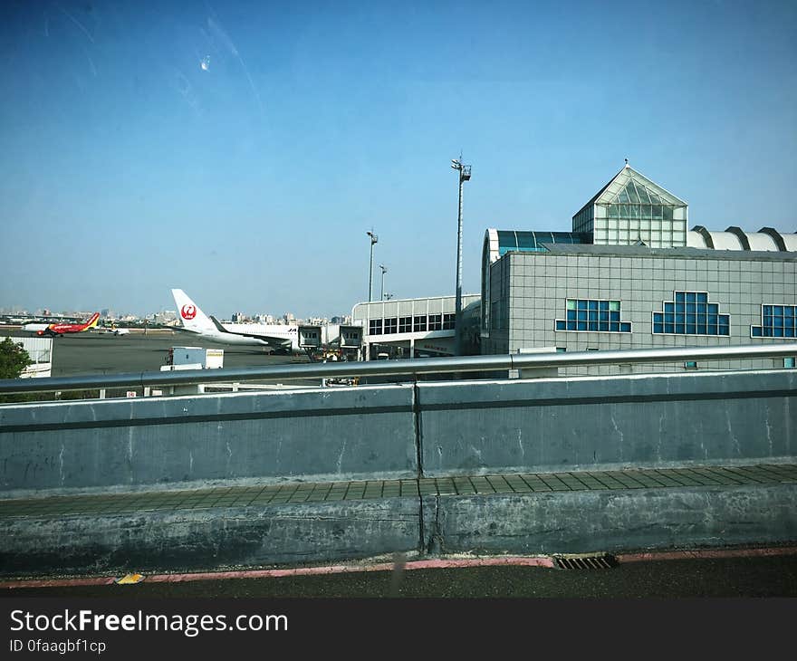 Kaohsiung International Airport Chinese: 高雄國際航空站 &#x28;IATA: KHH, ICAO: RCKH&#x29;, also known as Kaohsiung Siaogang Airport &#x28;高雄小港機場; Gāoxióng xiǎogǎng jīchǎng&#x29; for the Siaogang District where it is located, is a medium-sized commercial airport in Kaohsiung City, Taiwan. Kaohsiung International is the third busiest Taiwanese airport, after Taiwan Taoyuan International Airport and Taipei Songshan Airport, in passenger movement. 高雄國際機場（IATA代碼：KHH；ICAO代碼：RCKH） 是位於台灣高雄市小港區的一座民用機場，有時又因其座落位置而別稱為小港機場或高雄小港機場，為南臺灣的主要聯外國際機場、以及國際客運出入吞吐地，也是臺灣第二大國際機場，總面積為2.44平方公里（244公頃）。 其管理及營運單位為中華民國交通部民用航空局高雄國際航空站。場區緊鄰高雄市區，亦是臺灣第一個設有聯外捷運系統的民用機場。 小港區, 高雄市. Kaohsiung International Airport Chinese: 高雄國際航空站 &#x28;IATA: KHH, ICAO: RCKH&#x29;, also known as Kaohsiung Siaogang Airport &#x28;高雄小港機場; Gāoxióng xiǎogǎng jīchǎng&#x29; for the Siaogang District where it is located, is a medium-sized commercial airport in Kaohsiung City, Taiwan. Kaohsiung International is the third busiest Taiwanese airport, after Taiwan Taoyuan International Airport and Taipei Songshan Airport, in passenger movement. 高雄國際機場（IATA代碼：KHH；ICAO代碼：RCKH） 是位於台灣高雄市小港區的一座民用機場，有時又因其座落位置而別稱為小港機場或高雄小港機場，為南臺灣的主要聯外國際機場、以及國際客運出入吞吐地，也是臺灣第二大國際機場，總面積為2.44平方公里（244公頃）。 其管理及營運單位為中華民國交通部民用航空局高雄國際航空站。場區緊鄰高雄市區，亦是臺灣第一個設有聯外捷運系統的民用機場。 小港區, 高雄市.