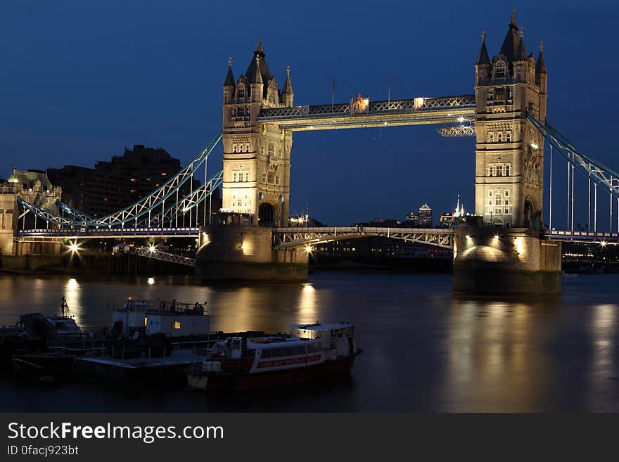 London Gate Bridge at Night