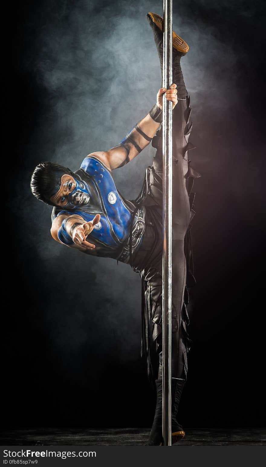 On the pole bodyart Sub-Zero