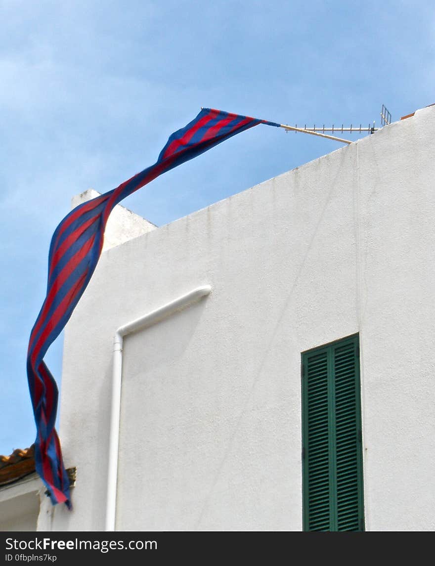 I&#x27;m guessing the owners of this house support the FC Barcelona. ;&#x29;. I&#x27;m guessing the owners of this house support the FC Barcelona. ;&#x29;