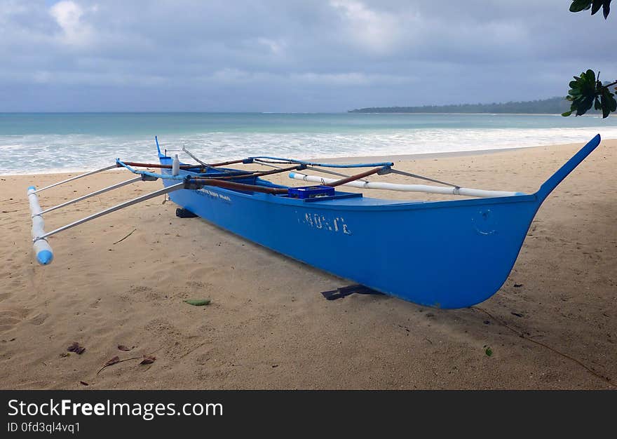 Banca. a small boat found in Pacific waters especially around the Philippines; usually : a dugout canoe often provided with outriggers and a roof of bamboo. Banca. a small boat found in Pacific waters especially around the Philippines; usually : a dugout canoe often provided with outriggers and a roof of bamboo.