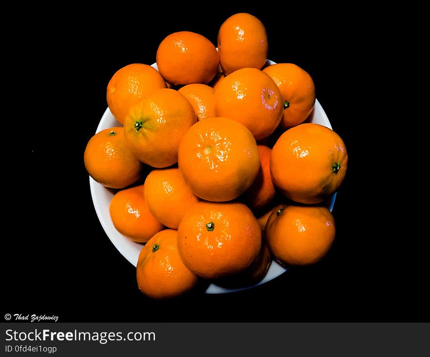 A bowl of fresh clementines in our kitchen. Good for the upcoming blizzard! Day 20 of my 366 Project en.wikipedia.org/wiki/Clementine