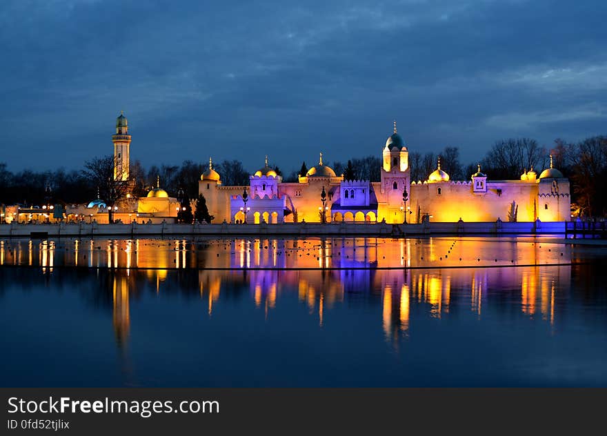 Fata Morgana bij het vallen van de avond. Efteling &#x28;Kaatsheuvel&#x29;, 2-2-2017. Fata Morgana bij het vallen van de avond. Efteling &#x28;Kaatsheuvel&#x29;, 2-2-2017