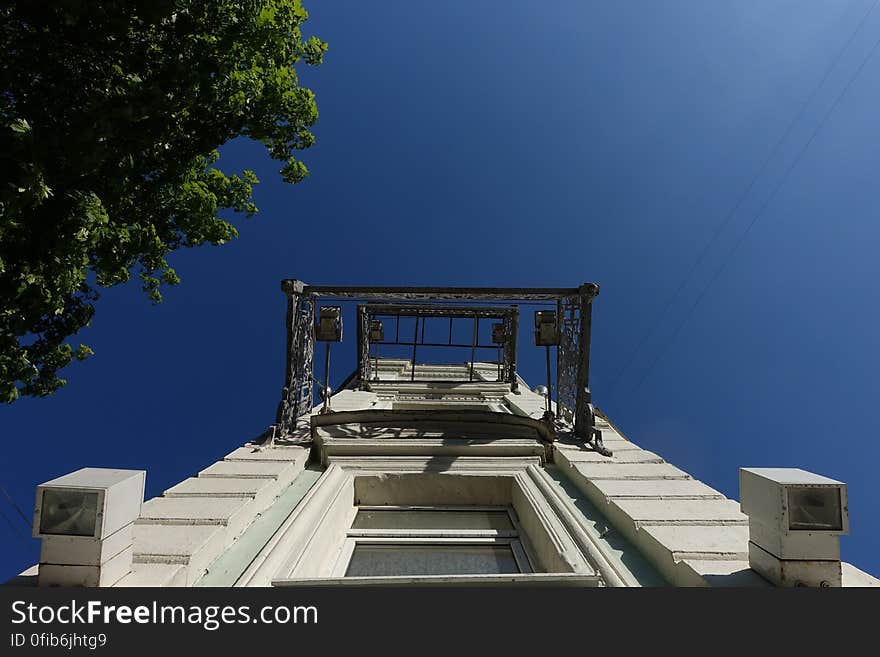 Sky, Tree, Facade, Composite material, Wood, Rectangle