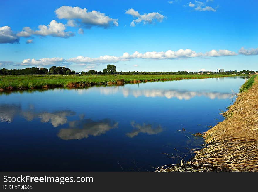 PUBLIC DOMAIN DEDICATION - Pixabay-Pexels digionbew 17. 29-08-16 Waterway under clouds LOW RES DSC01071