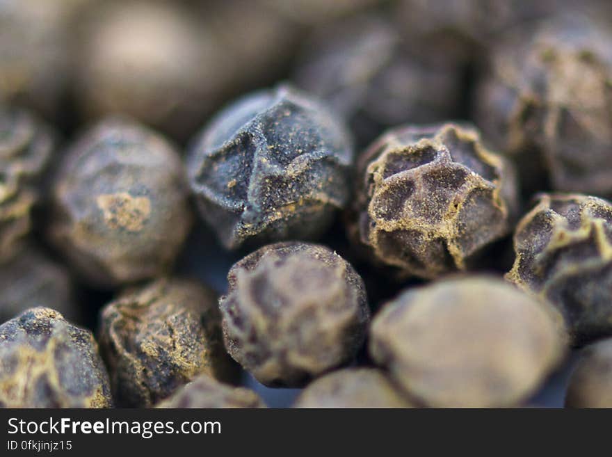 Black pepper is produced from unripe drupes cooked and sun-dried. Black pepper is produced from unripe drupes cooked and sun-dried.