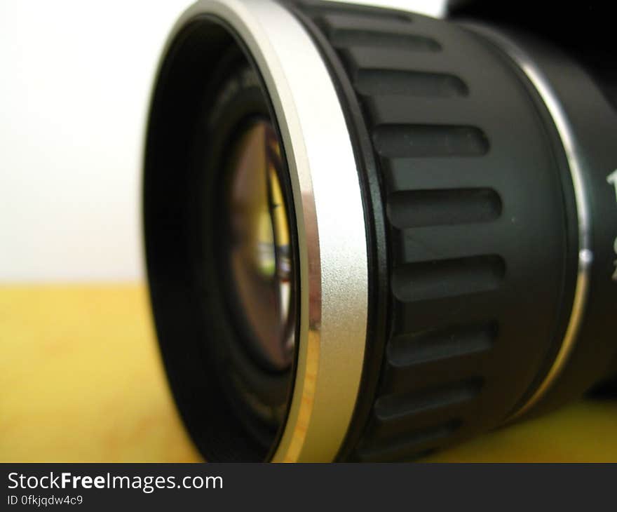 camera-lens-close-up