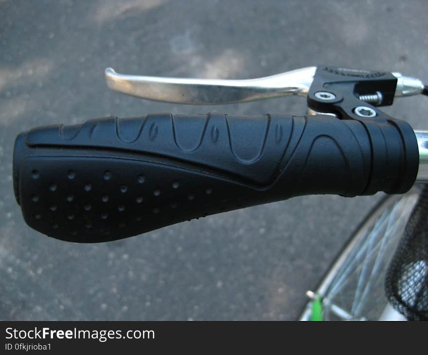 city-bicycle-handlebar-grip-and-brake