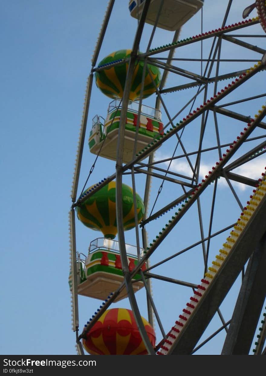 colorful-ferris-wheel-cabins