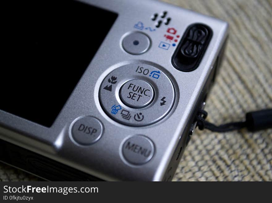 compact-camera-controls-and-lcd-screen