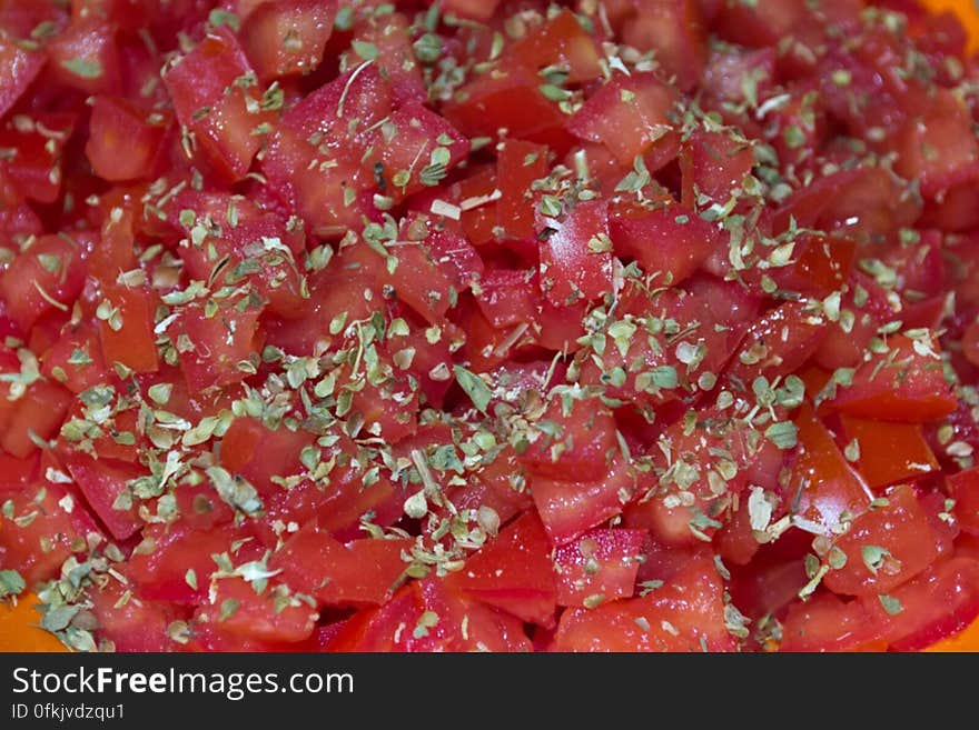 diced-tomatoes-sprinkled-with-oregano