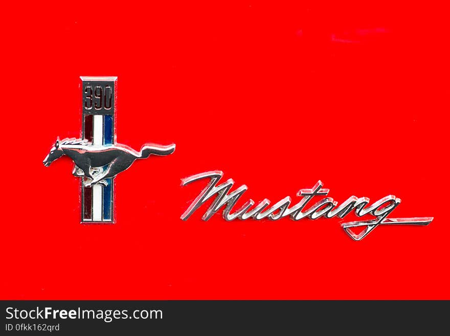 Ford Mustang 390 emblem