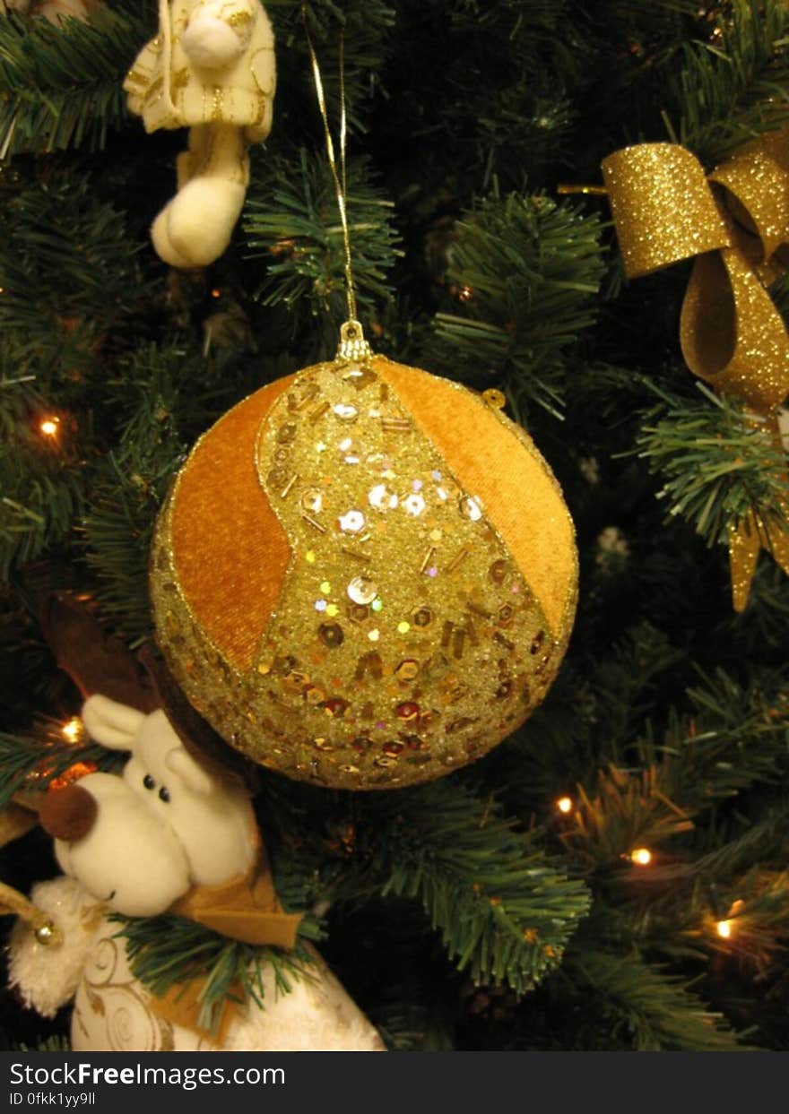 golden-sequins-christmas-tree-ornaments-and-toys