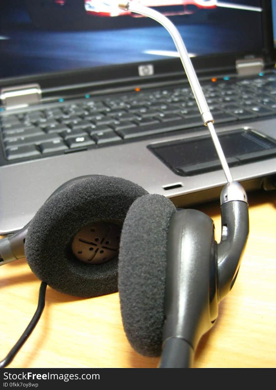 headset-and-laptop