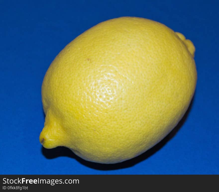 lemon-isolated-on-blue