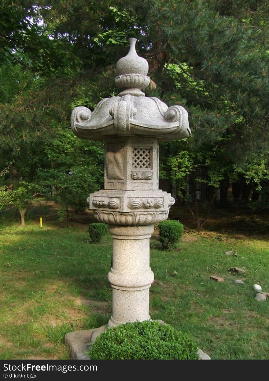 japanese-garden-lamp