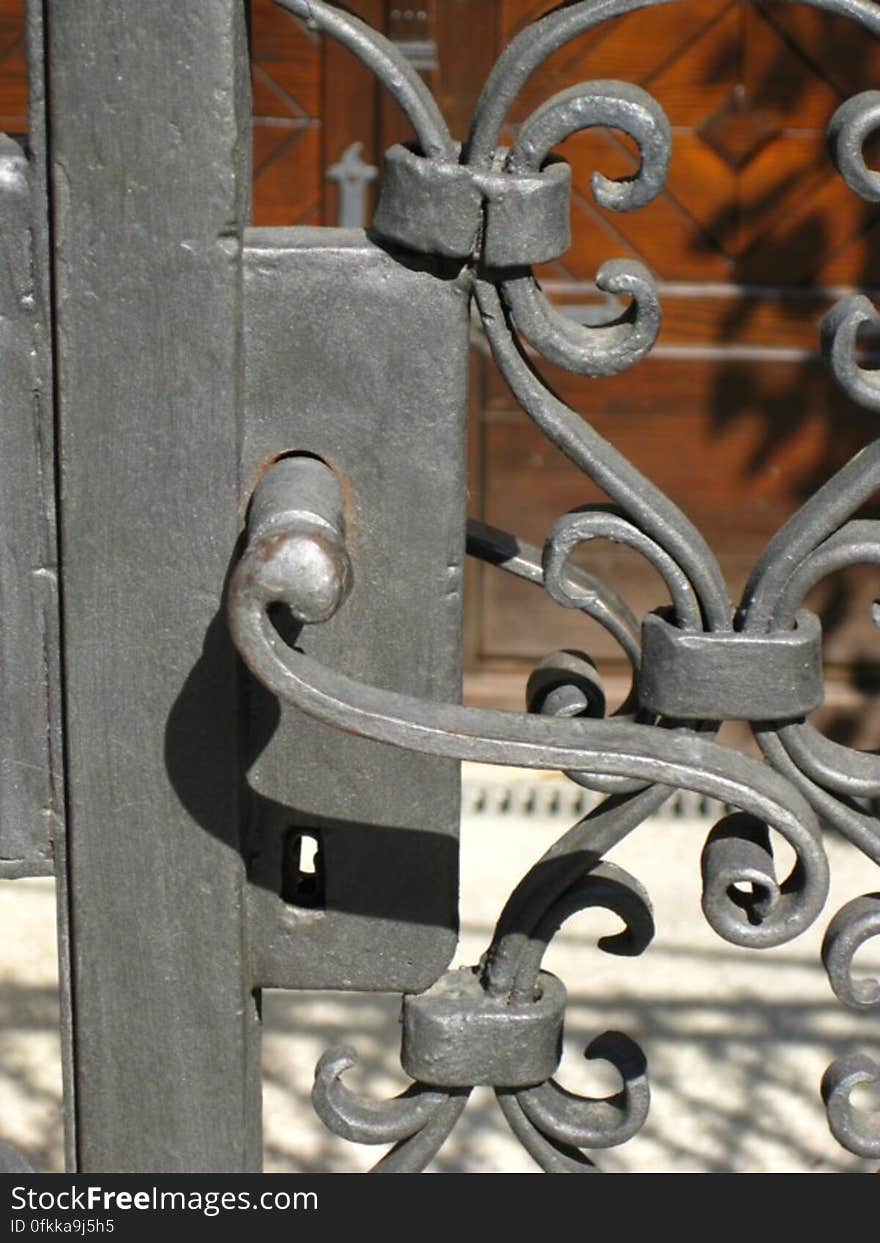 handle-on-wrought-iron-gate