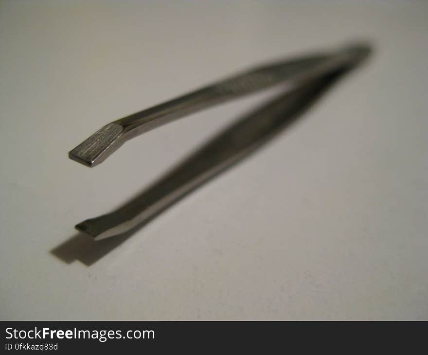 macro-of-tweezers