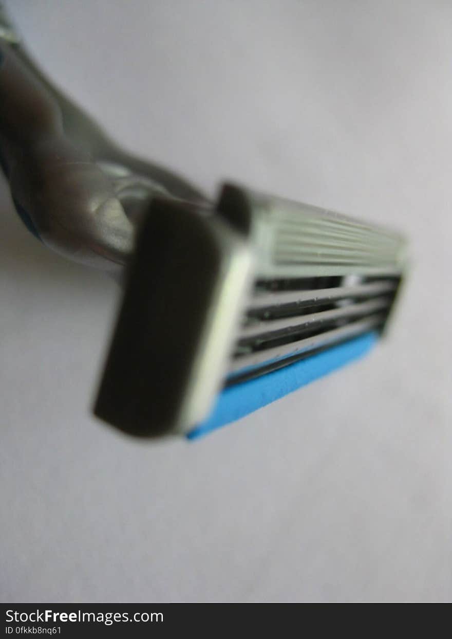 macro-of-razor-blades