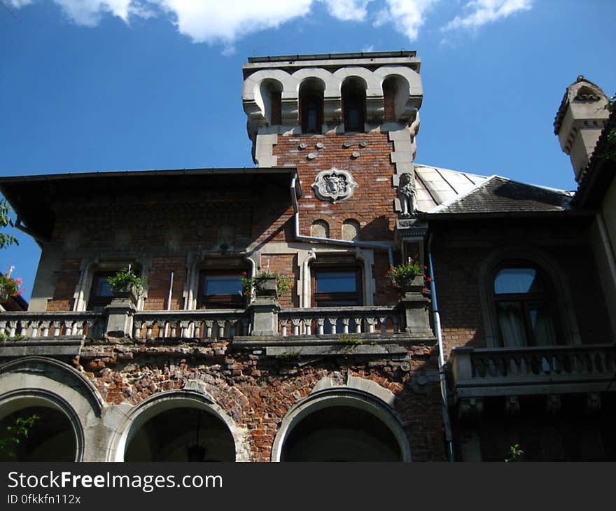 old-house-with-red-brick-facade-and-stone-arches