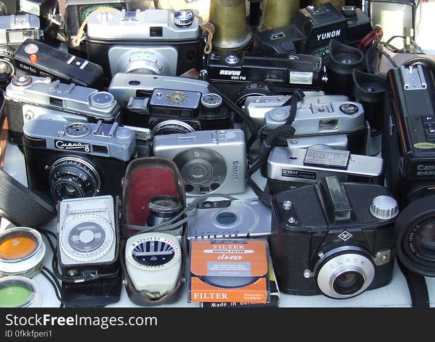 old-cameras-stand