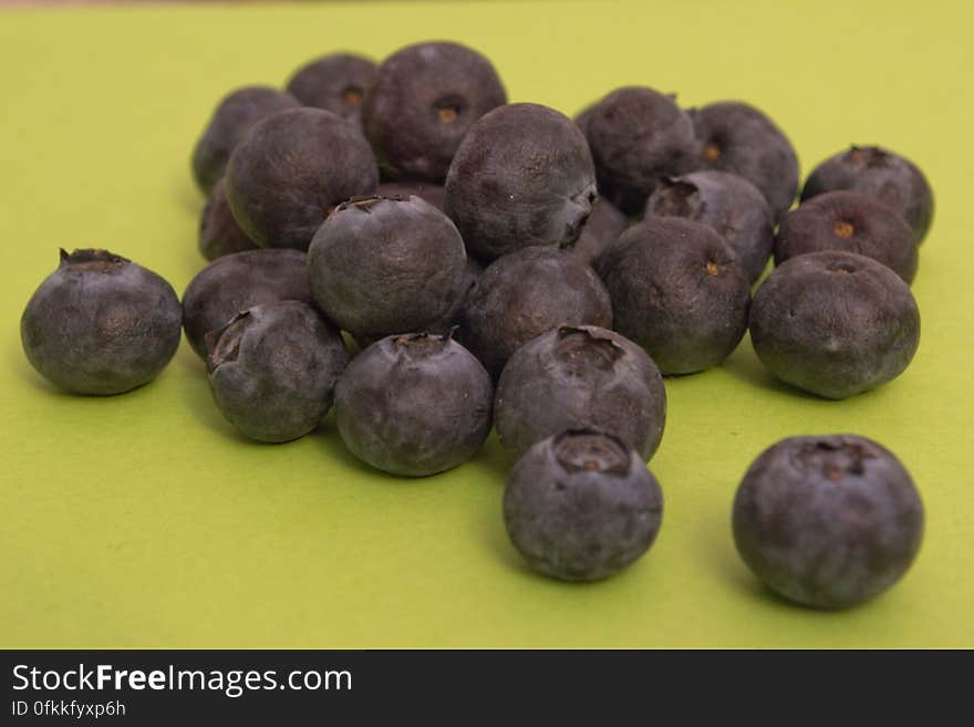 pile-of-bilberry