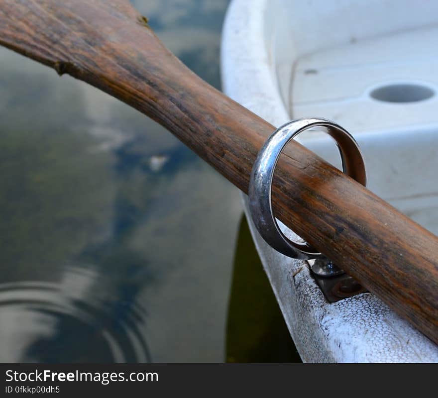 rowboat-oar-and-oarlock-