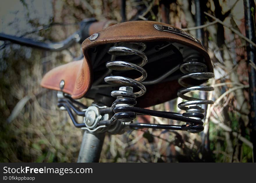 A close up of an old fashioned bicycle seat.