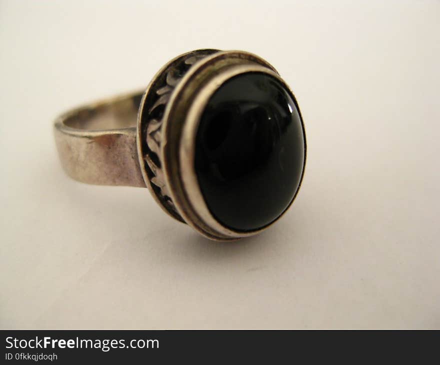 silver-ring-with-large-black-stone