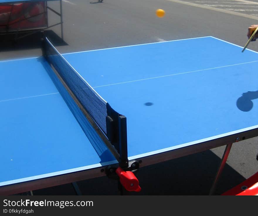 table-tennis-player-preparing-to-hit-ball