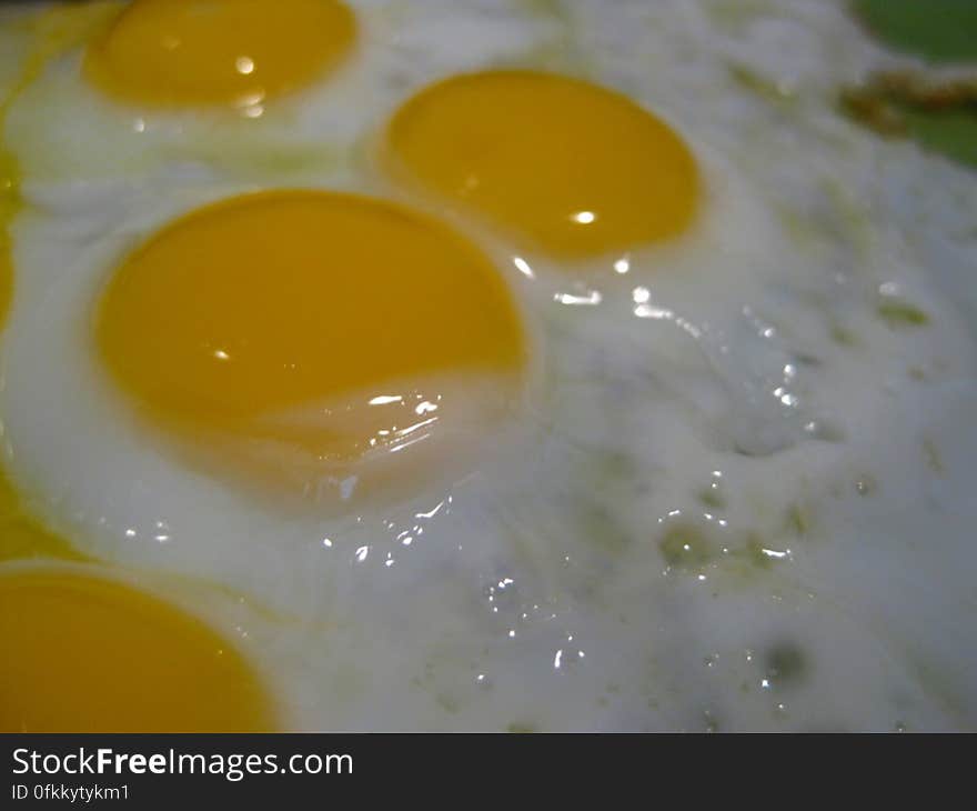 sunny-side-up-eggs-on-plate