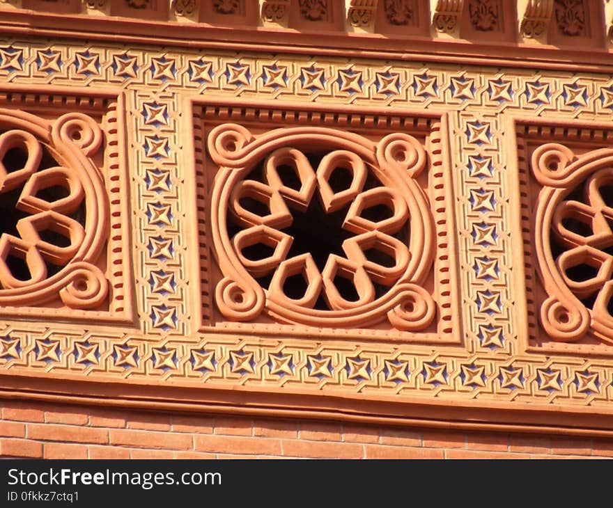 synagogue-facade-detail