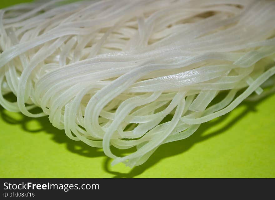 uncooked-rice-noodles