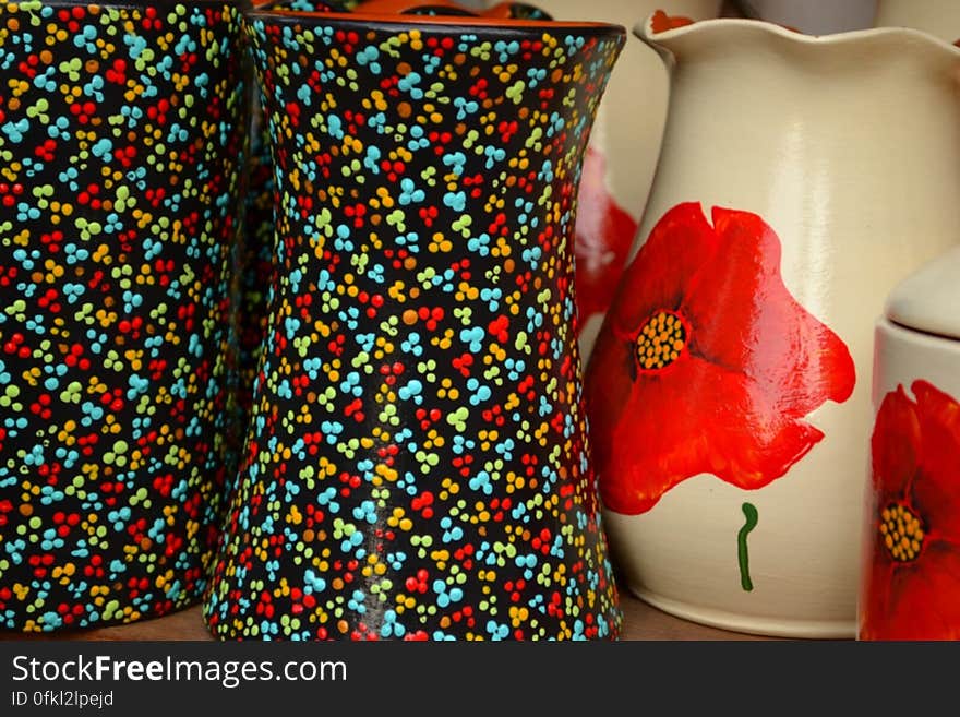 vases-with-floral-motifs