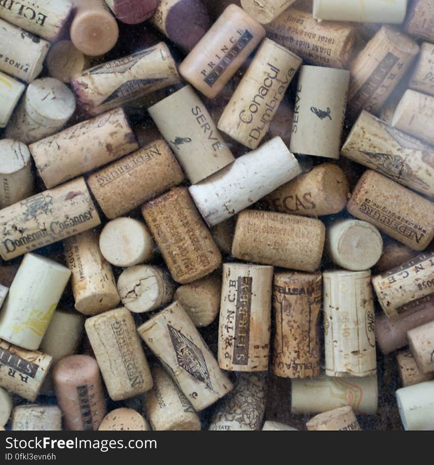 wine-bottles-corks