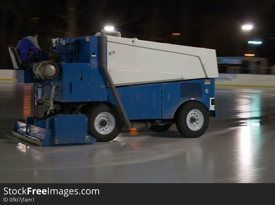 zamboni-ice-resurfacer