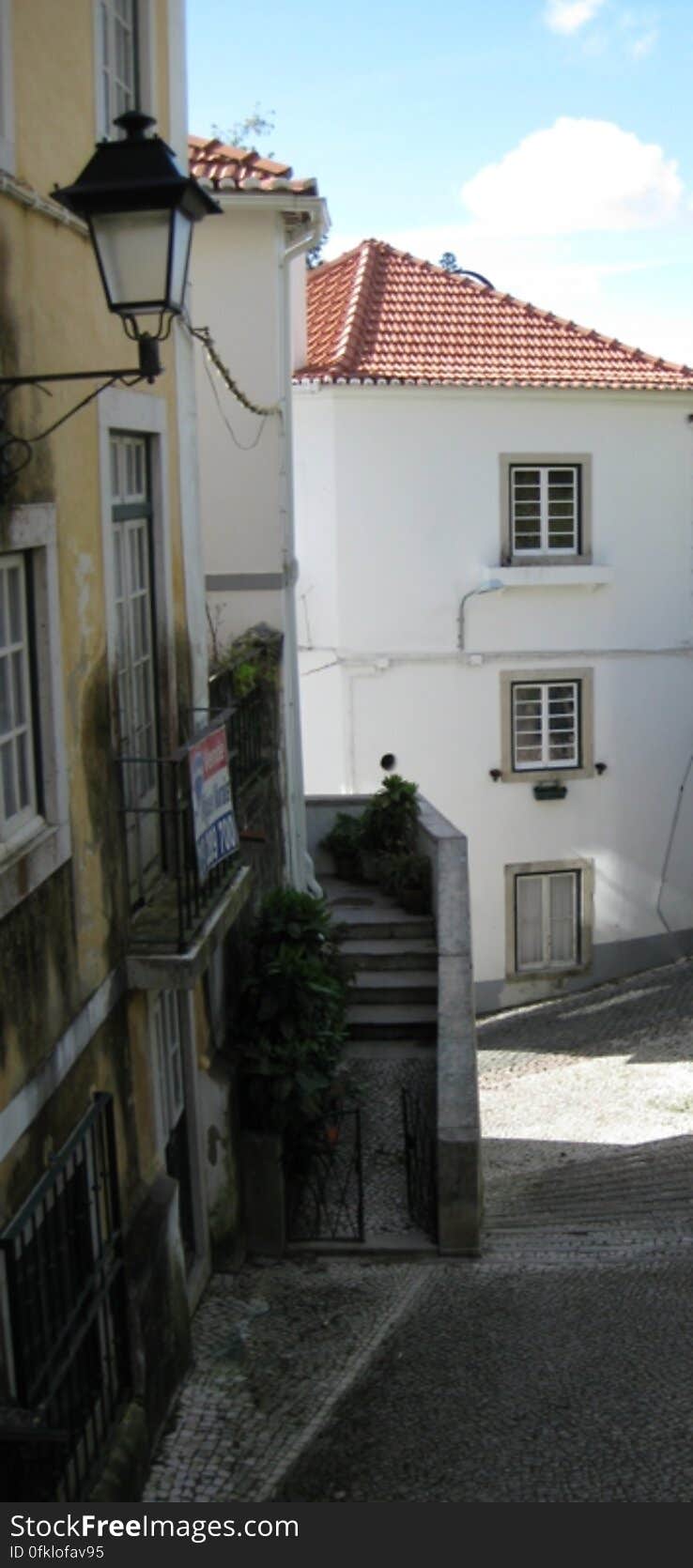 abrupt-alley-in-sintra