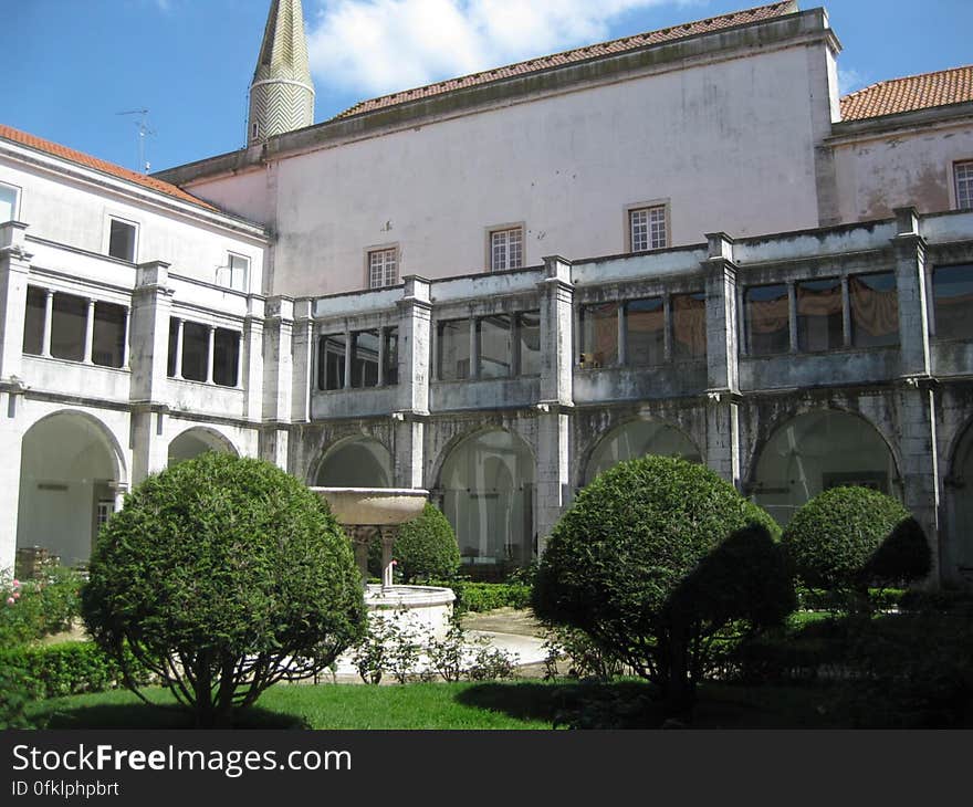 azulejos-museum-inner-garden