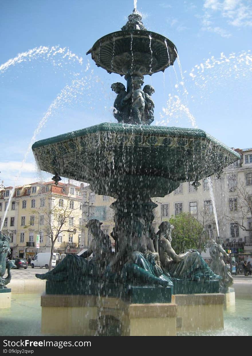 baroc-fountain-in-rossio-square