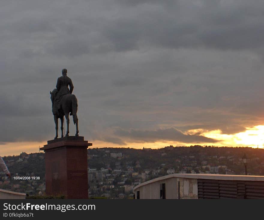 artur-gorgey-statue