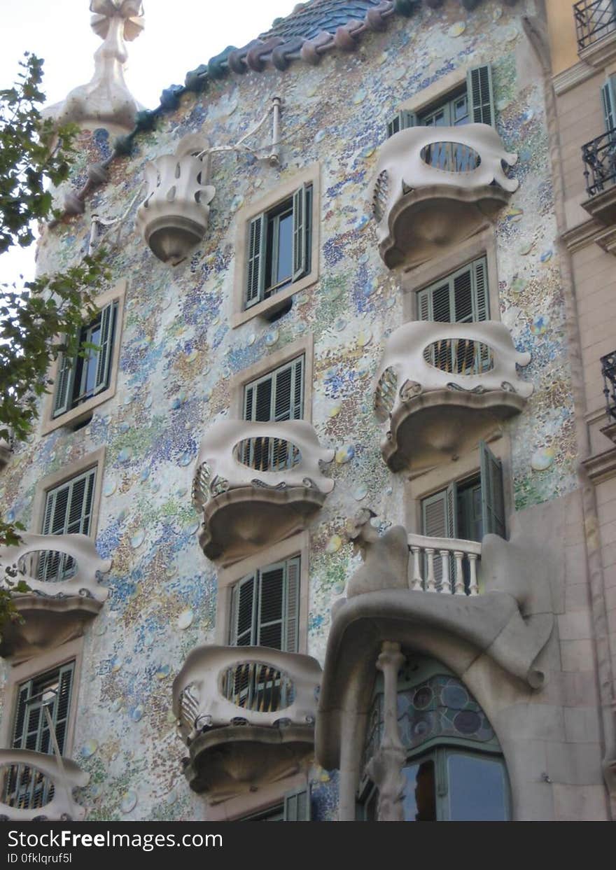 batllo-house-balconies