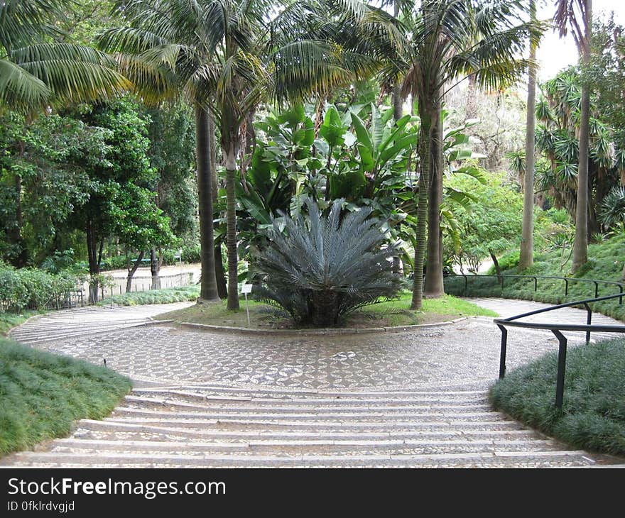 botanical-garden-entrance