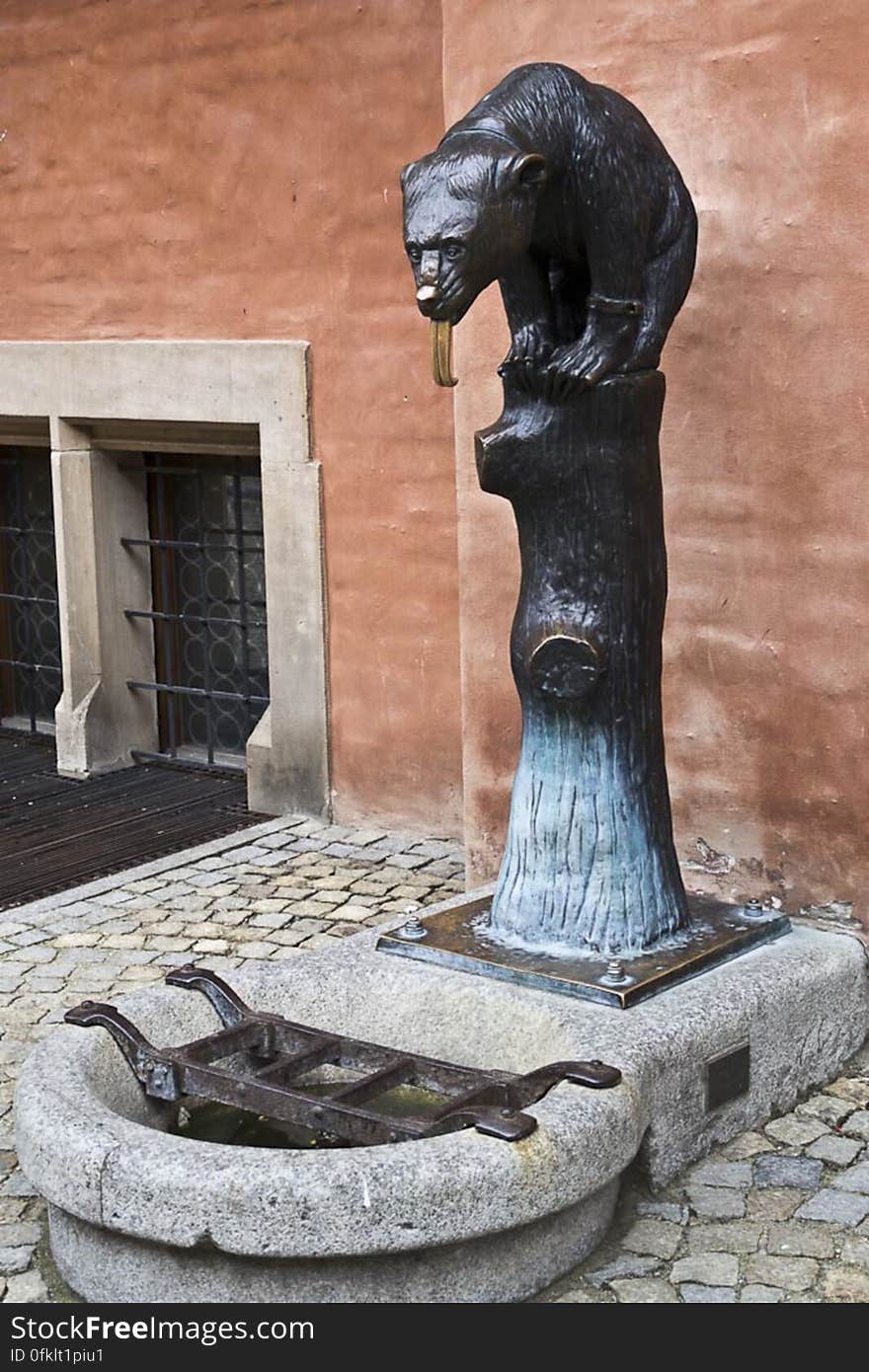 Originally a fountain, Breslau Bear in Market Sqaure is a bronze cast Malay bear and tresspassers rub its tongue for good luck.