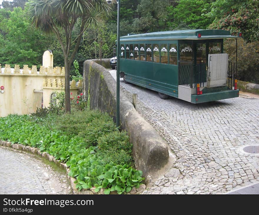 bus-going-uphill-to-pena-palace