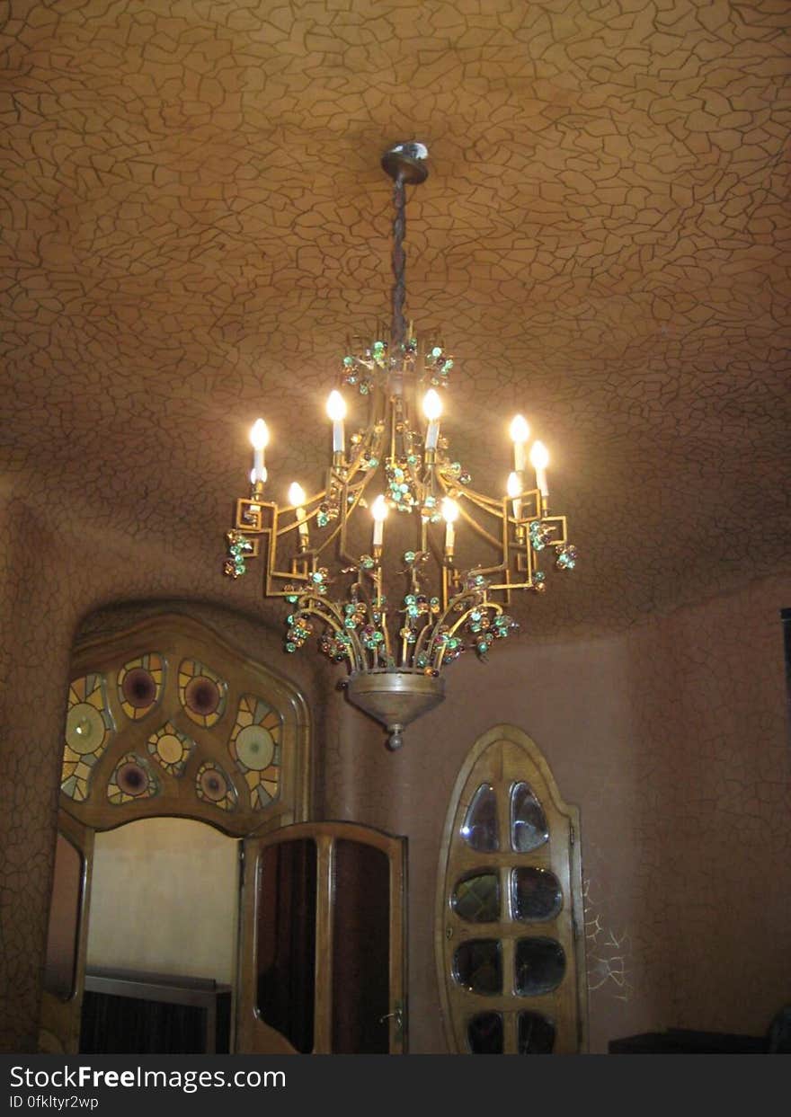 chandelier-on-mosaic-ceiling