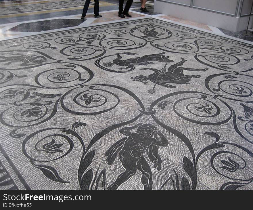 floor-mosaic-in-vatican-museum